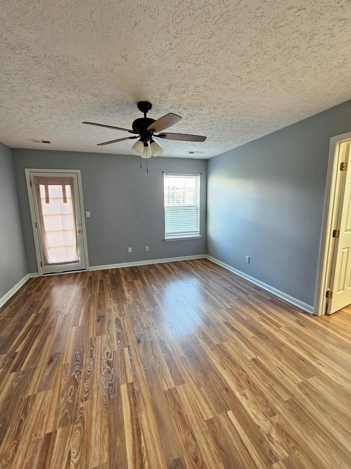 106 Deerfield Ln - Photo 6 of 17