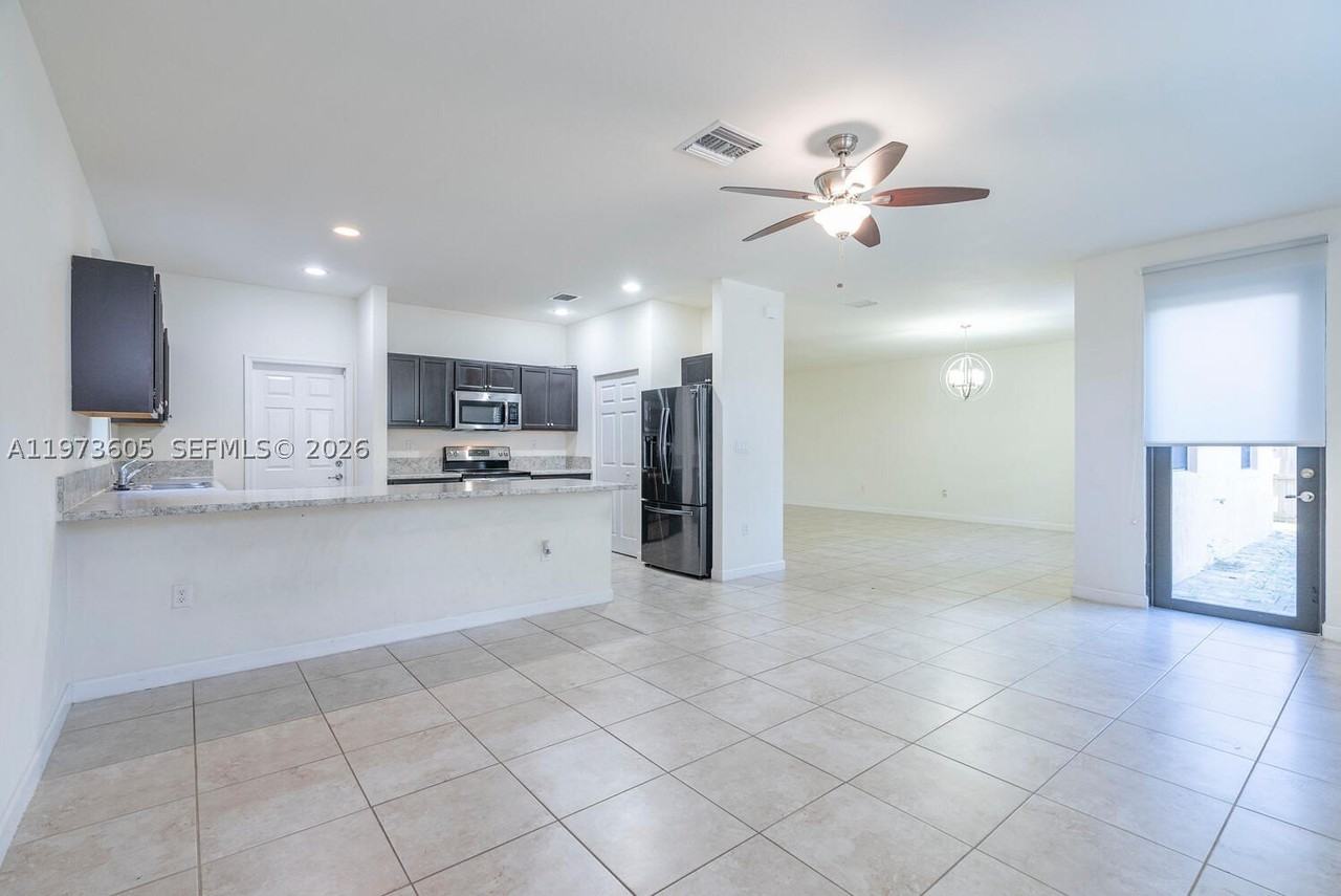 516 Se 35th Ter - Photo 7 of 25