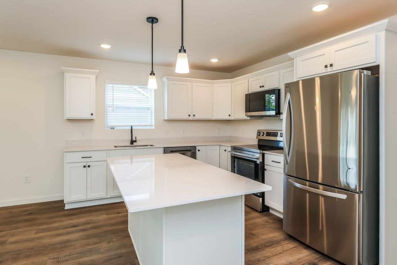 934 Maple Ave - Photo 2 of 31