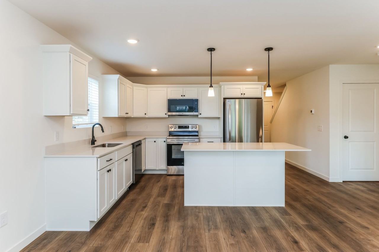 934 Maple Ave - Photo 4 of 31