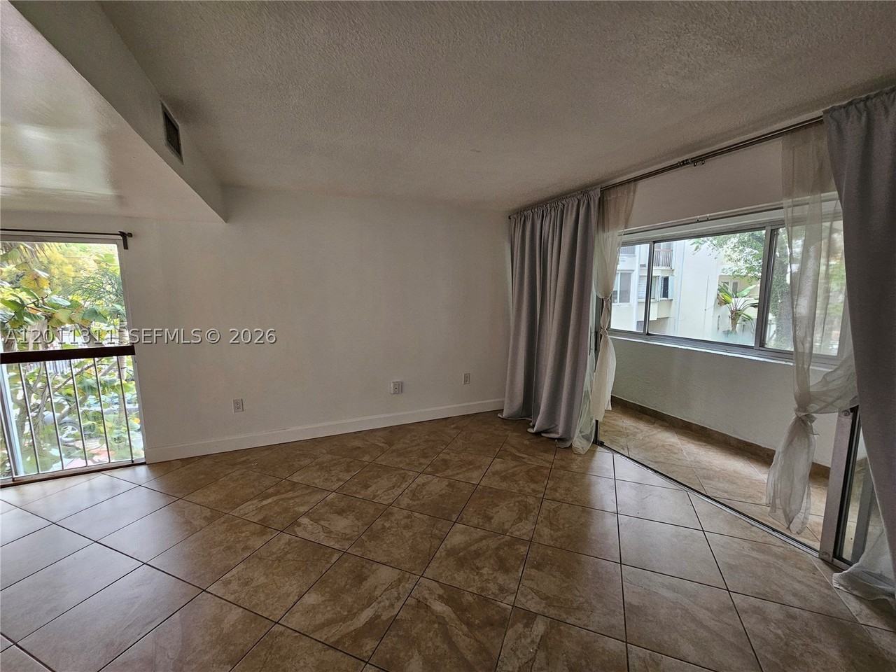 1912 Sw 17th Ave #11 - Photo 2 of 27
