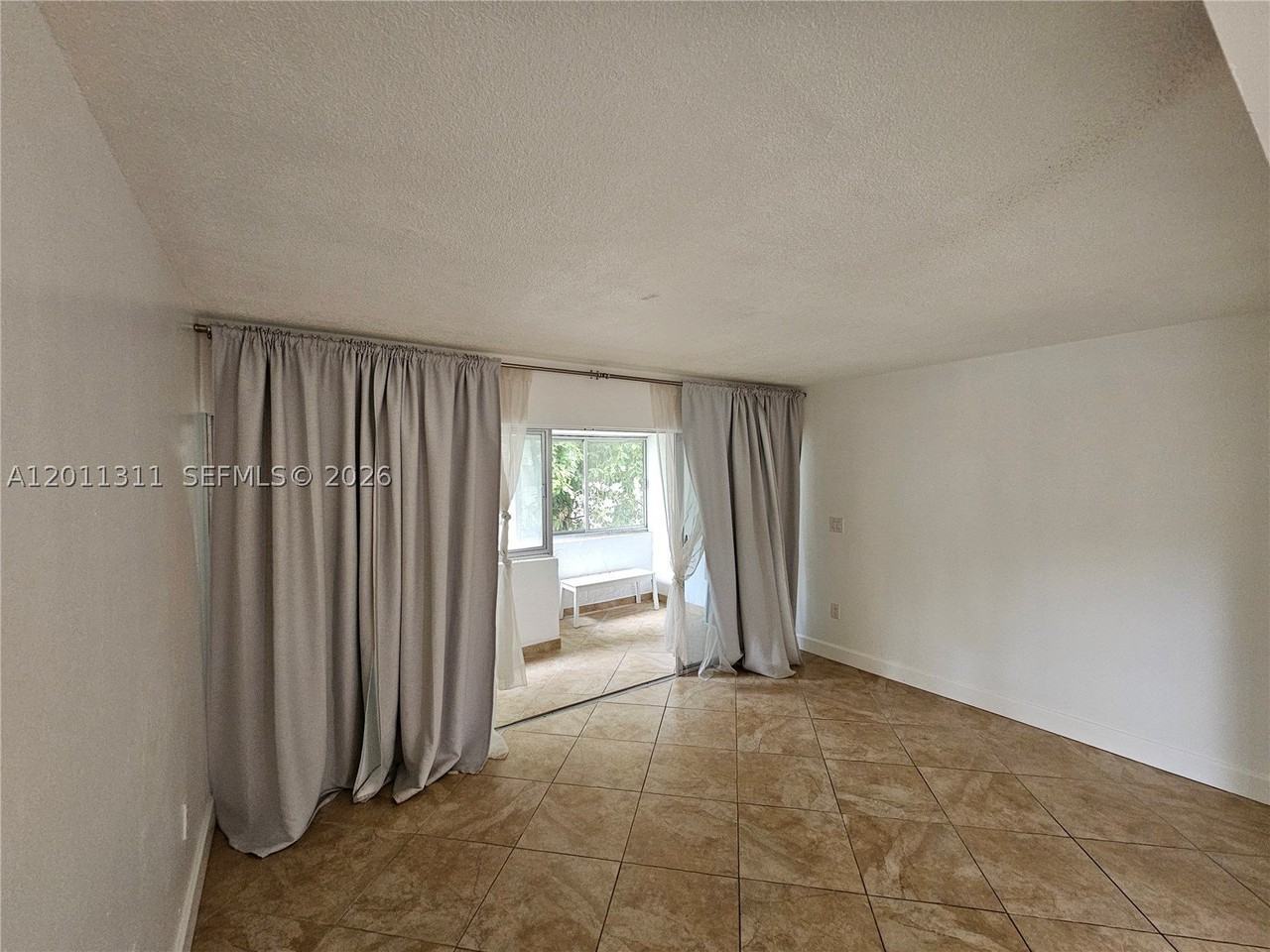 1912 Sw 17th Ave #11 - Photo 3 of 27