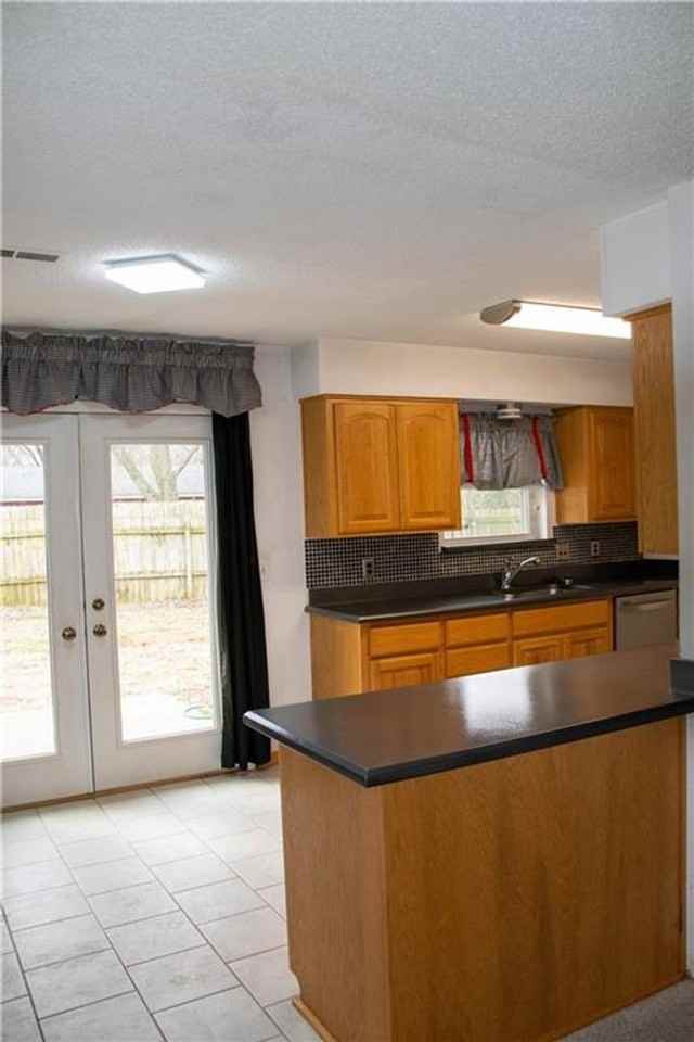 609 Steele Ct - Photo 3 of 9