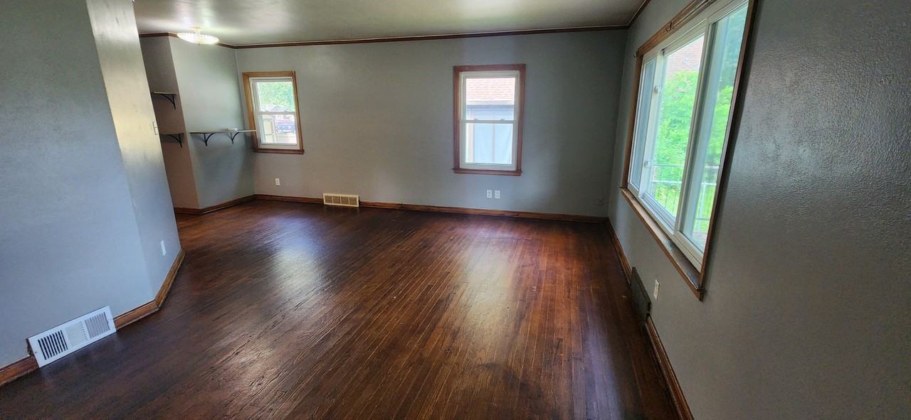 2405 Maple St - Photo 3 of 29