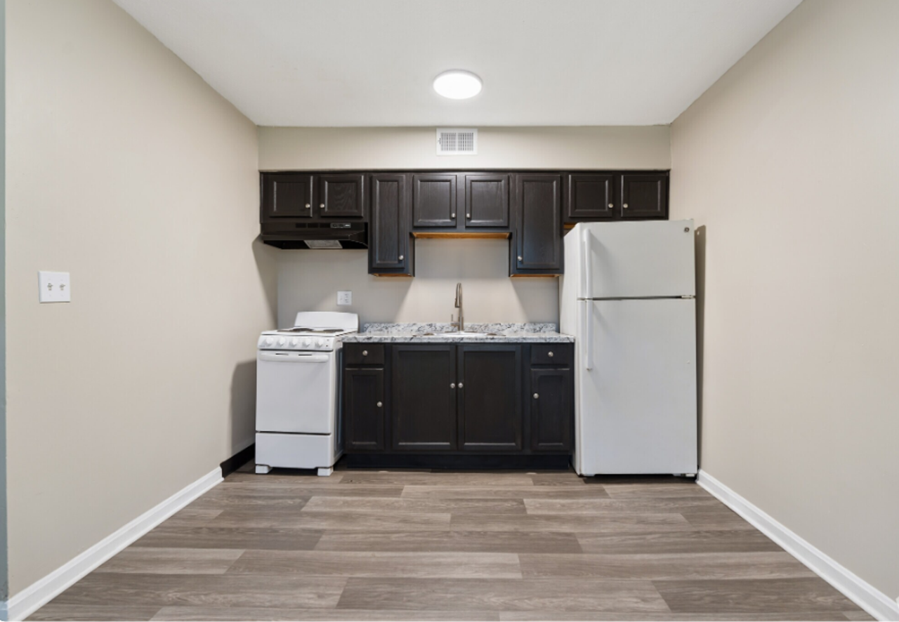 Colonial Oaks Apartments - Photo 6 of 12
