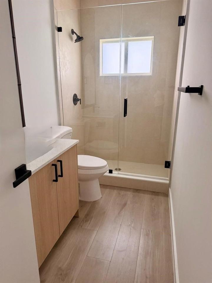 831 Se 9th Ave - Photo 3 of 7