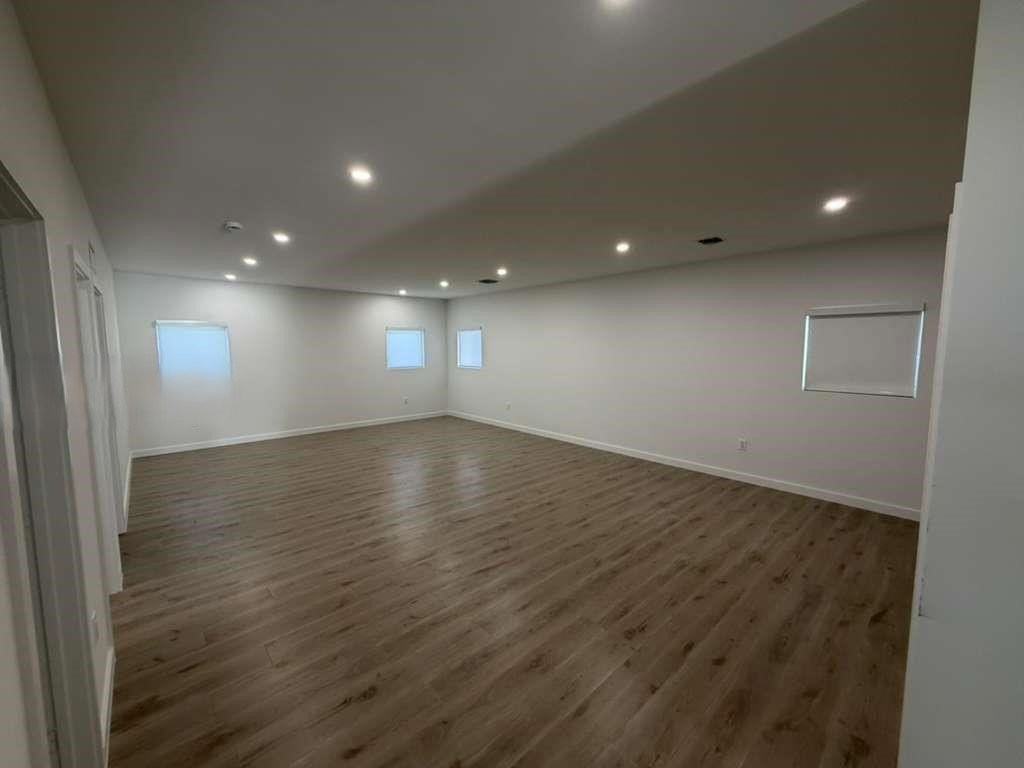 831 Se 9th Ave - Photo 5 of 7