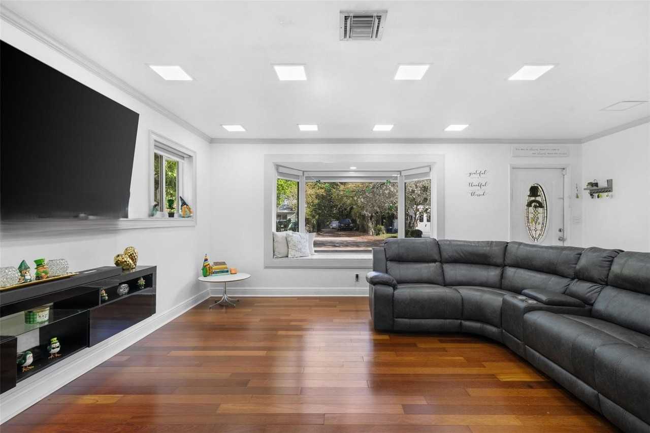 4306 Johnson St - Photo 5 of 8