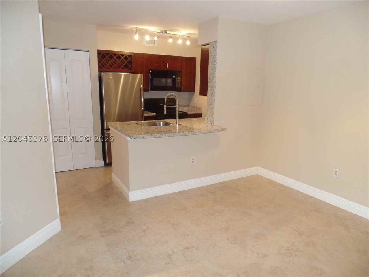 2811 N Oakland Forest Dr #205