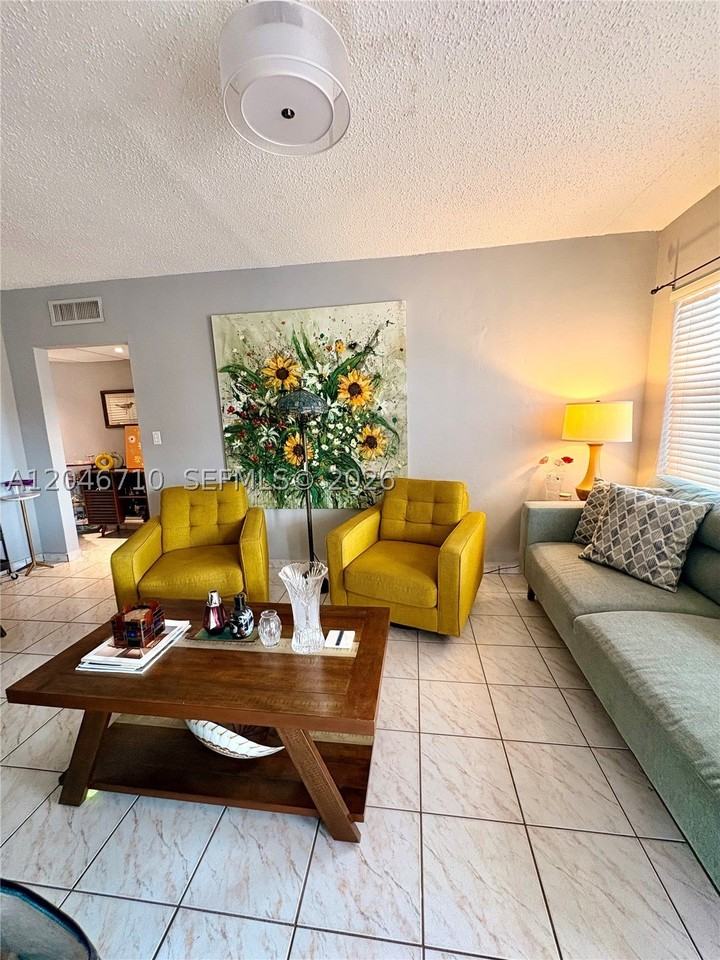 3501 Sw 10th St #1B - Photo 4 of 13