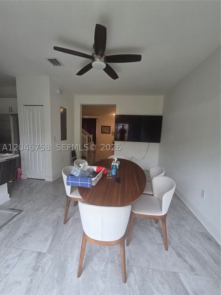 21124 Ne 8th Ave #211 - Photo 6 of 15