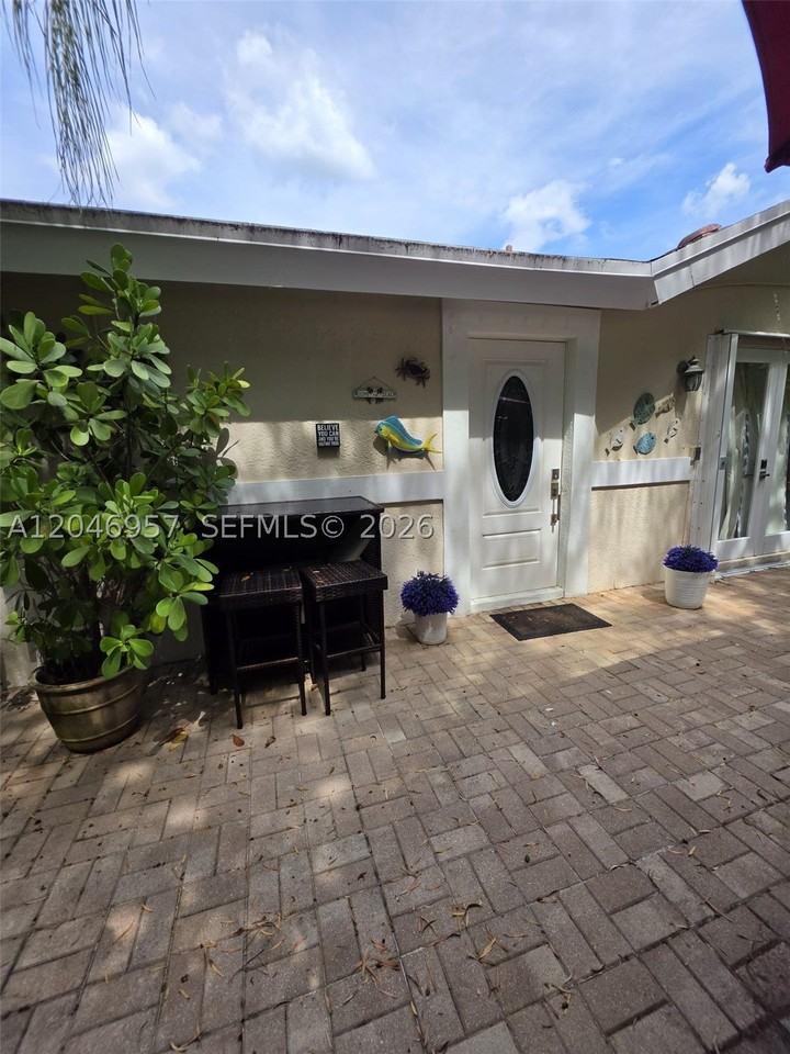 9760 Sw 148th St - Photo 3 of 17