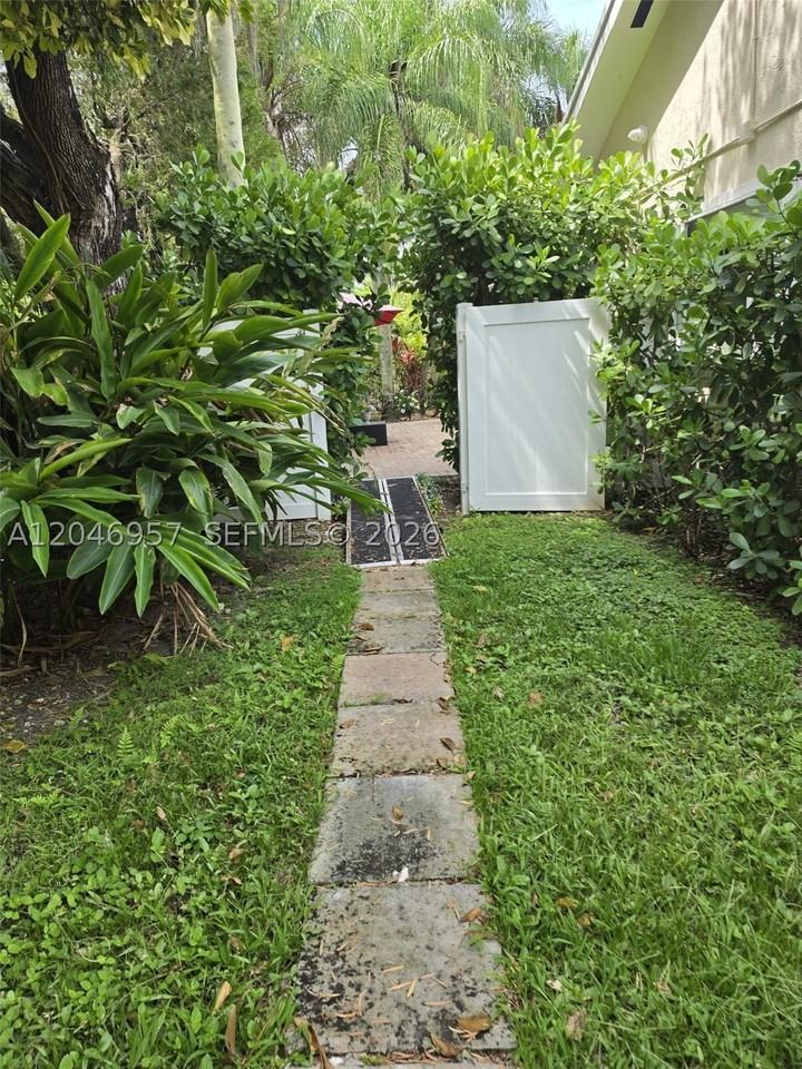 9760 Sw 148th St - Photo 5 of 17