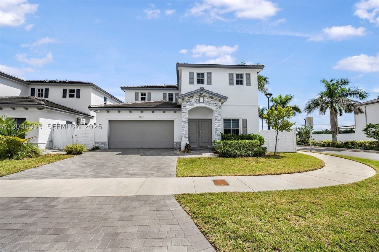 21189 Sw 127th Ct - Photo 2 of 43