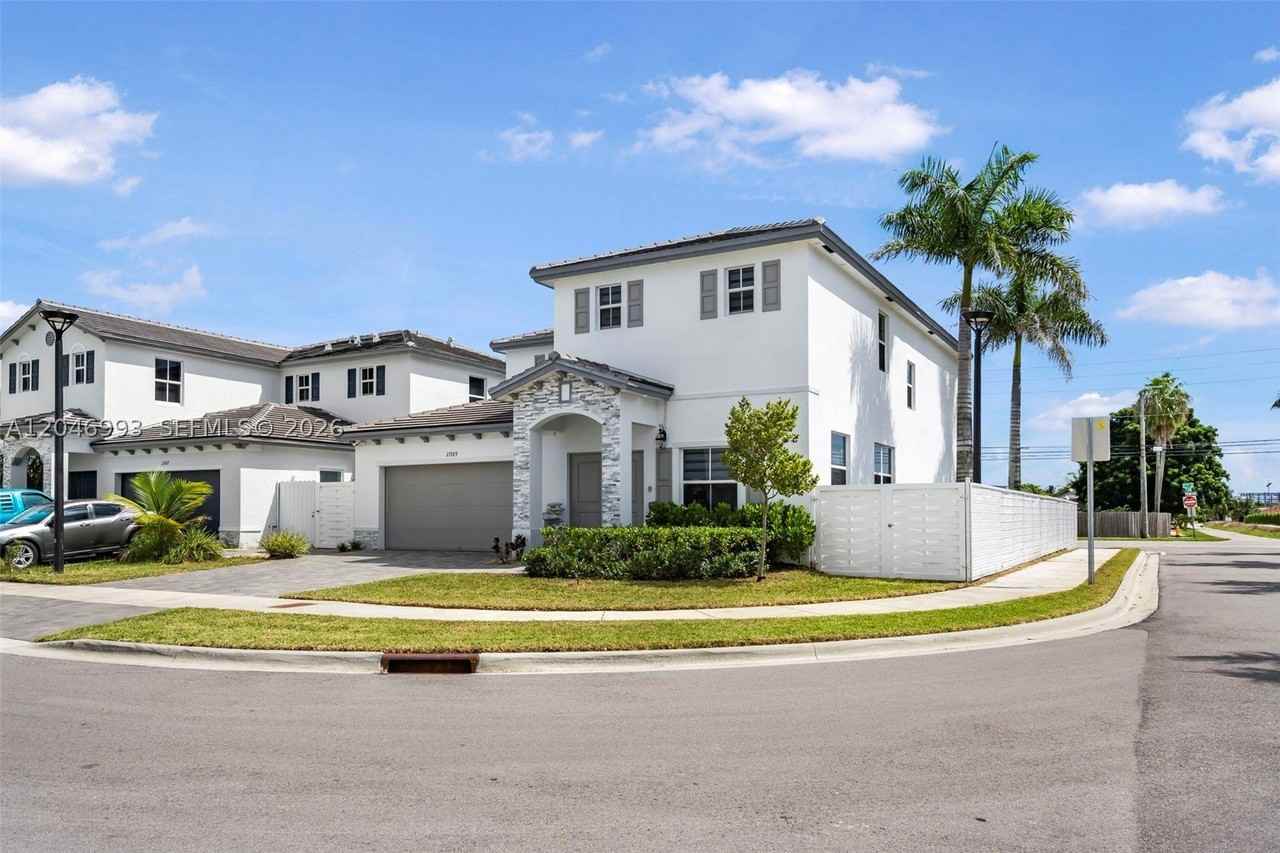21189 Sw 127th Ct - Photo 3 of 43