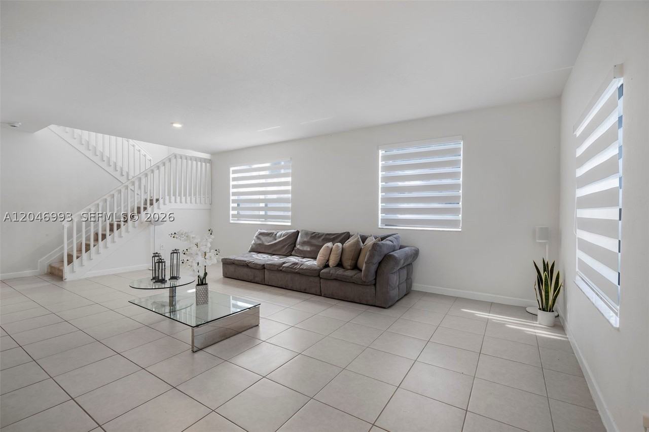 21189 Sw 127th Ct - Photo 4 of 43