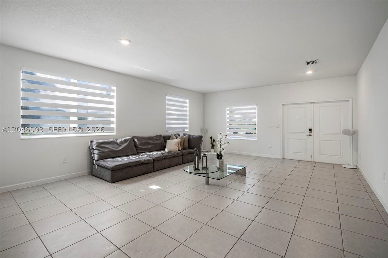 21189 Sw 127th Ct - Photo 6 of 43