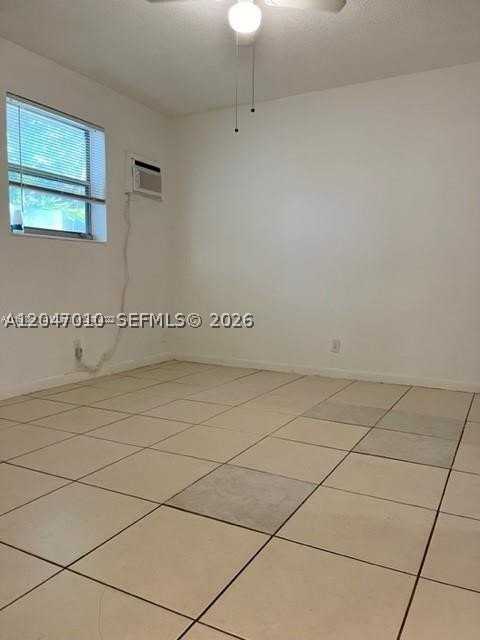 1204 Ne 5th Ave #3 - Photo 6 of 8