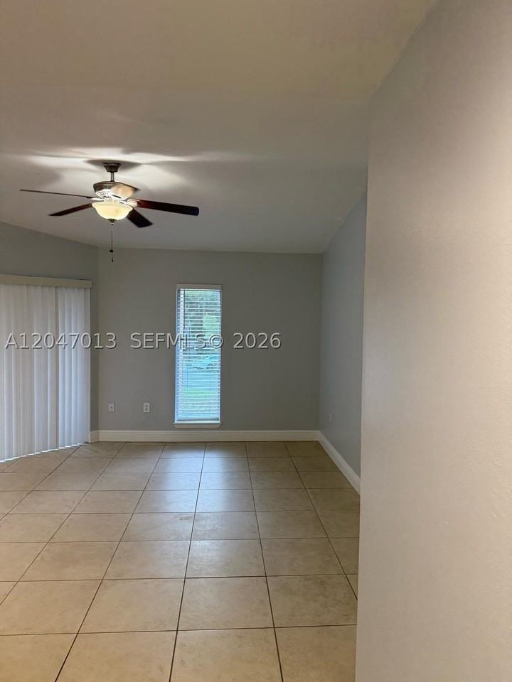 4807 Via Palm Lks #1520 - Photo 5 of 11