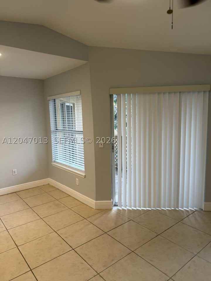 4807 Via Palm Lks #1520 - Photo 6 of 11