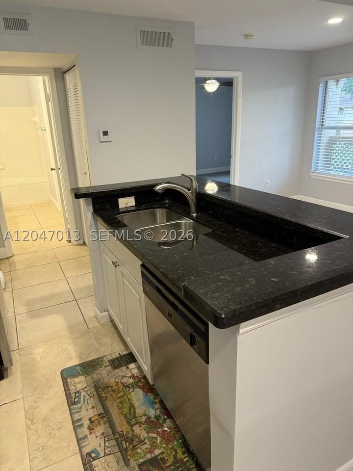 4807 Via Palm Lks #1520 - Photo 7 of 11