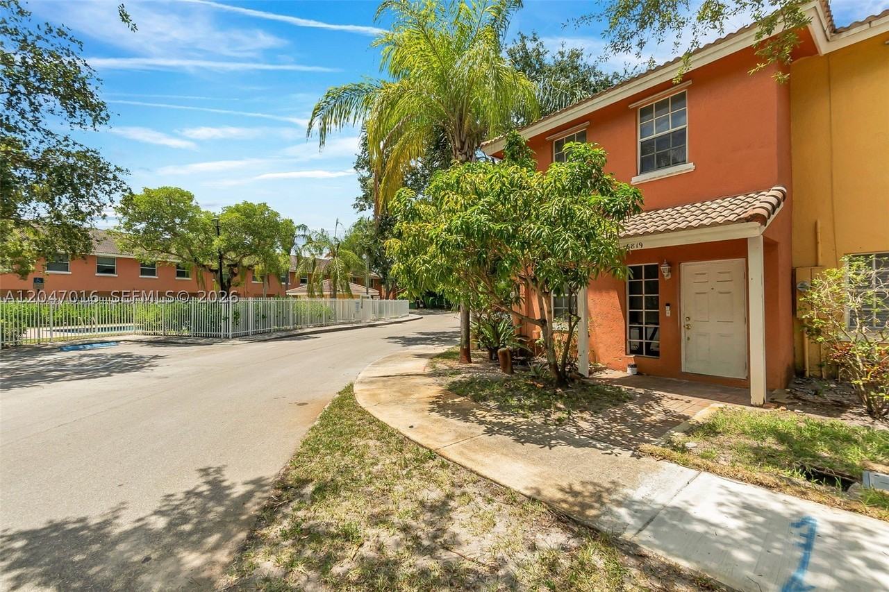 6819 Sienna Club Pl - Photo 2 of 15