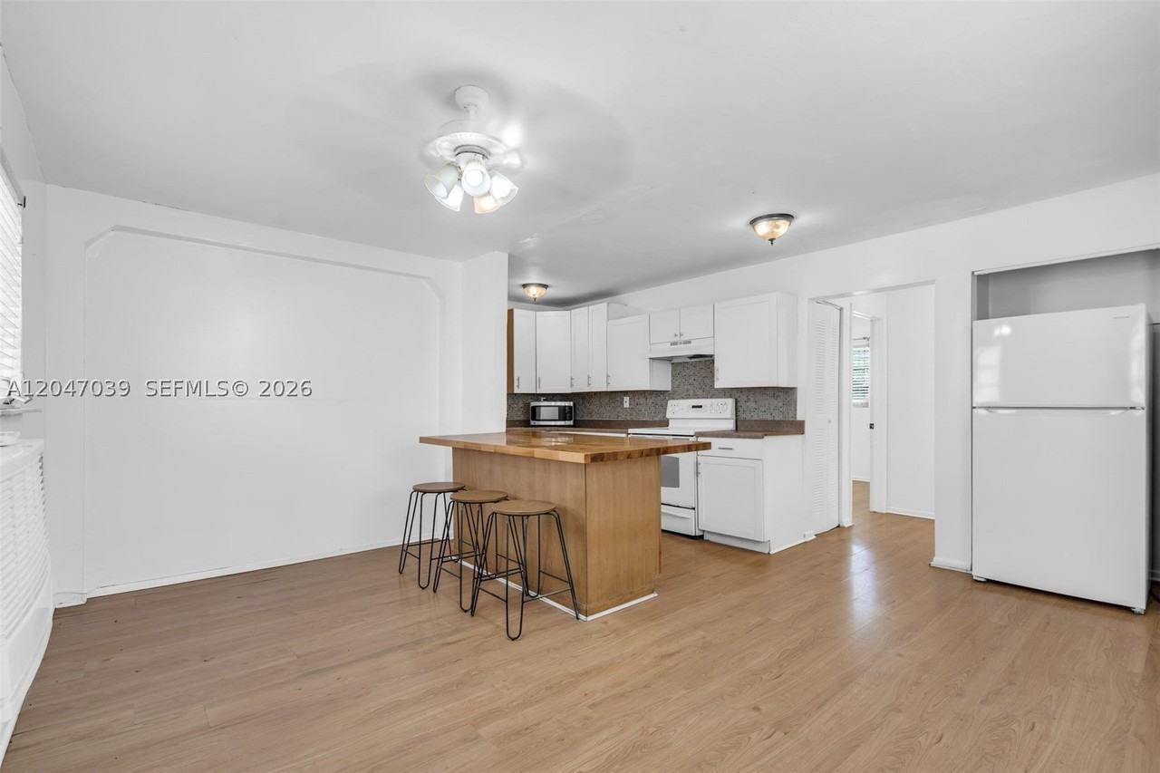 2809 Sw 23rd Ter #2807 - Photo 3 of 13