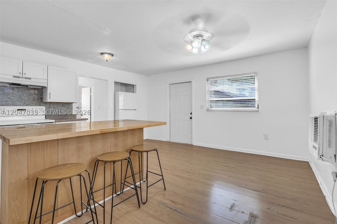 2809 Sw 23rd Ter #2807 - Photo 4 of 13