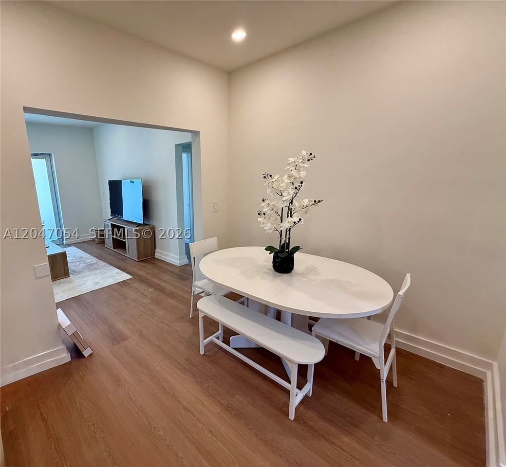 1535 West Ave #4 - Photo 6 of 29