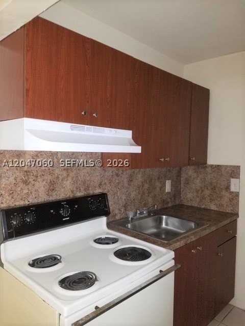 2230 Madison St #14 - Photo 5 of 7