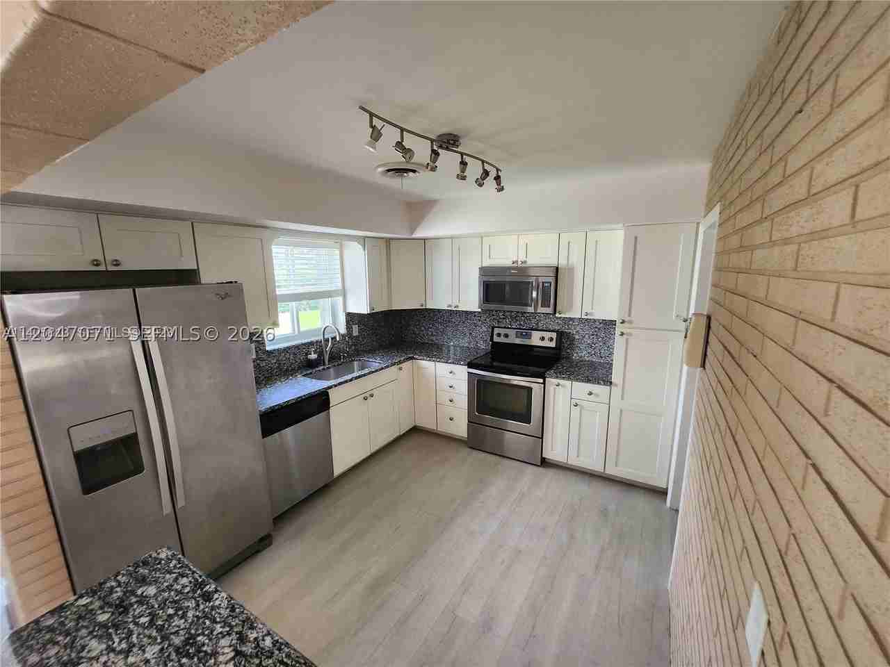 3346 Coolidge St - Photo 4 of 14