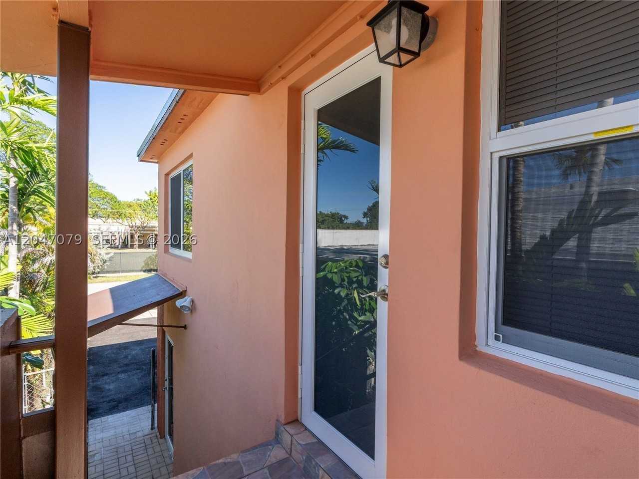 3360 Sw 6th St #TOP - Photo 4 of 21
