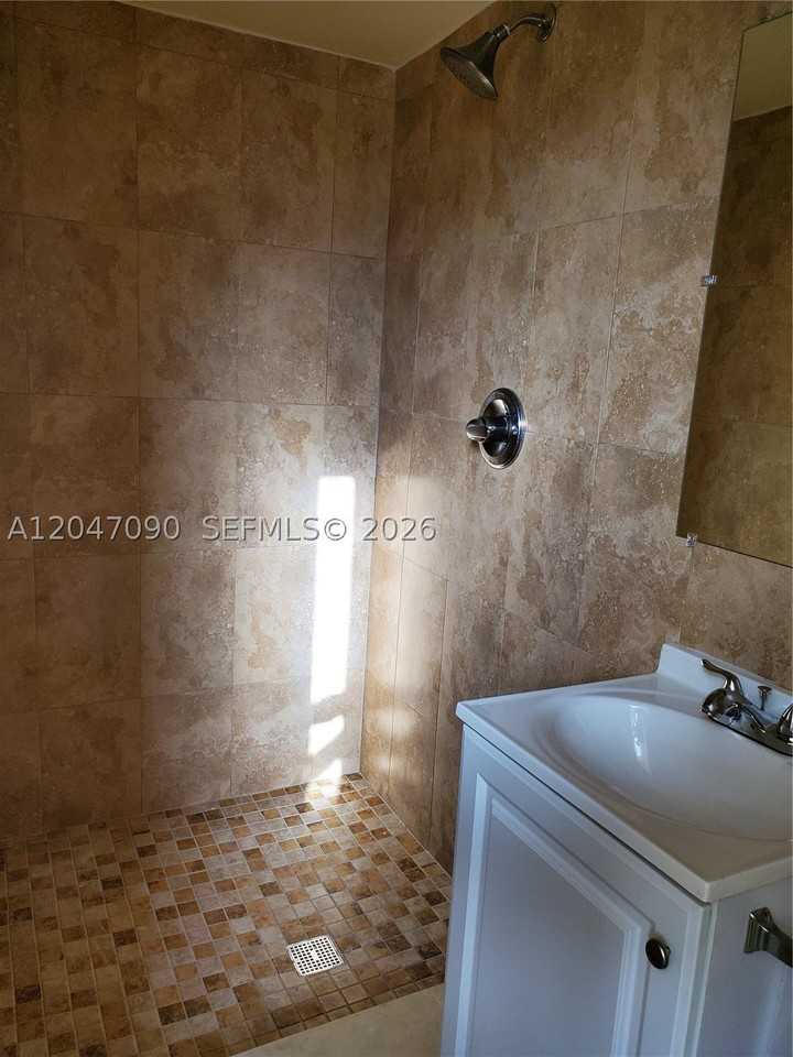 13770 Ne 20th Pl #03 - Photo 5 of 6