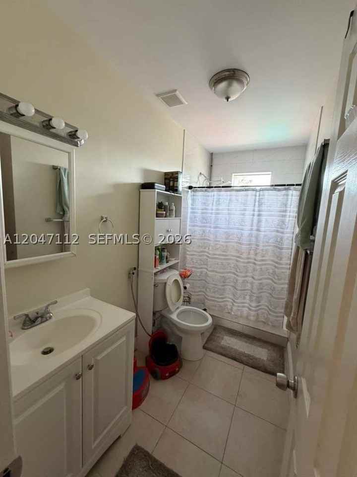 2816 Nw 15th St #2R - Photo 7 of 8