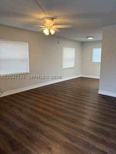 15 Ne 13th St #B - Photo 5 of 31