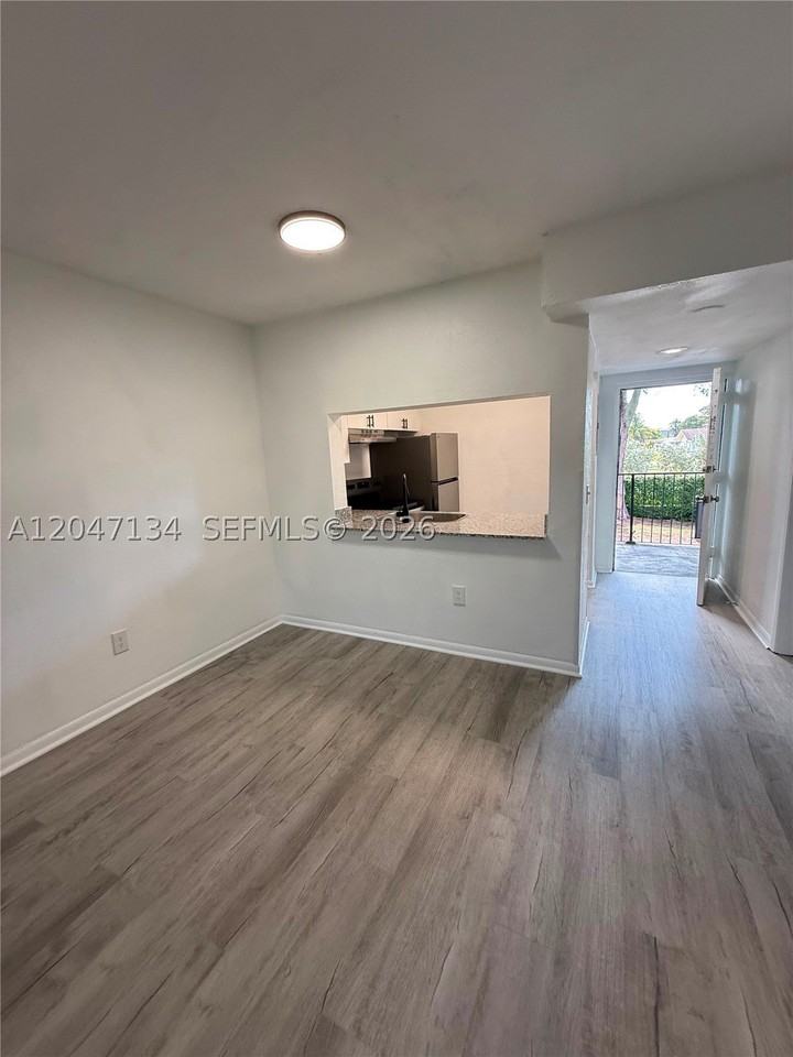 1205 Nw 103rd Ln #201 - Photo 3 of 12
