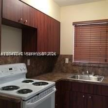 1324 Ne 127th St #11 - Photo 5 of 10