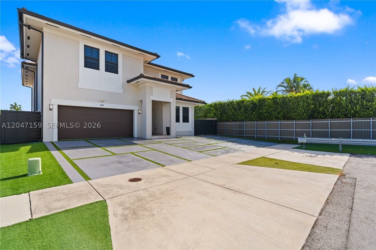 14747 Sw 38th Ter - Photo 2 of 46