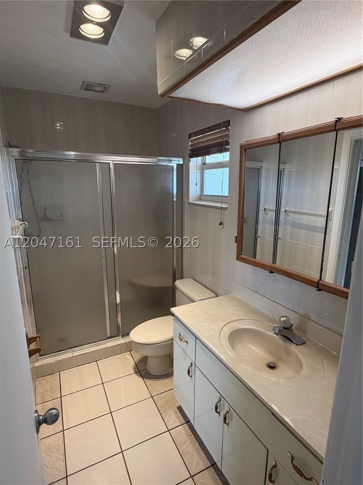 2880 Ne 203rd St #32 - Photo 2 of 8