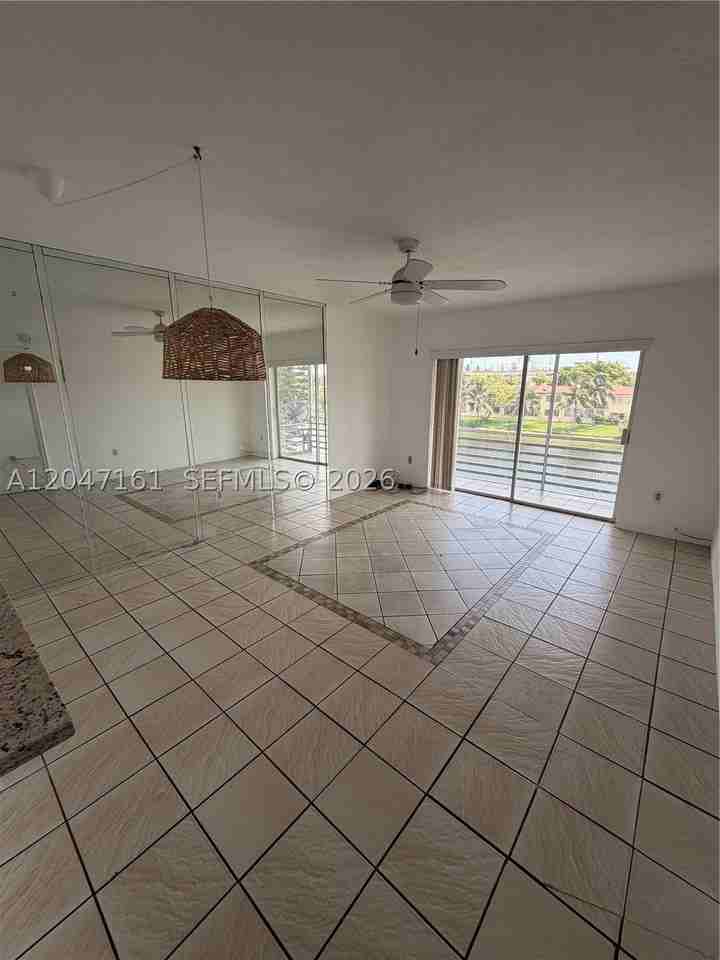 2880 Ne 203rd St #32 - Photo 4 of 8