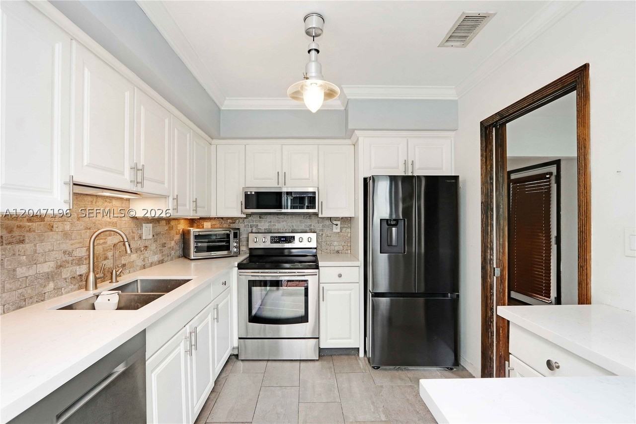 221 Camilo Ave - Photo 3 of 13