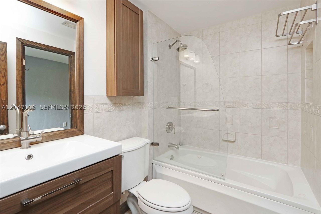 221 Camilo Ave - Photo 4 of 13