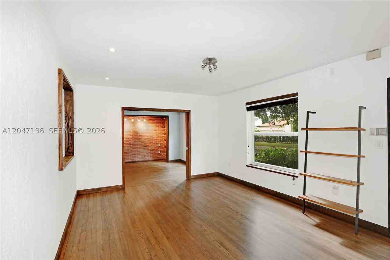 221 Camilo Ave - Photo 5 of 13
