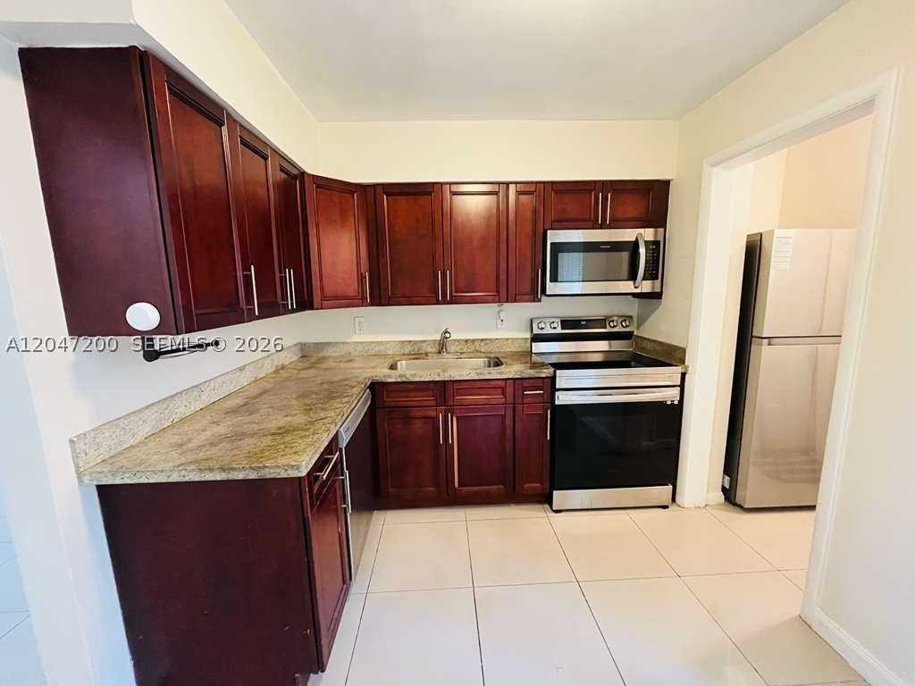 2500 Nw 9th Ln #1 - Photo 2 of 21