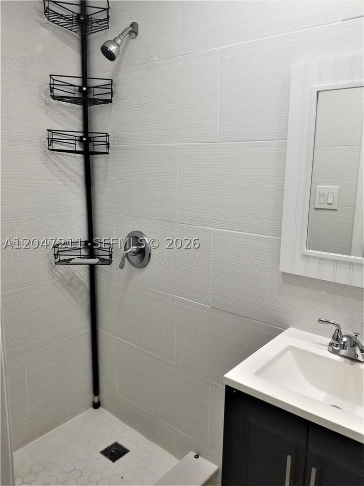 1829 Nw 4th St #2 - Photo 5 of 6