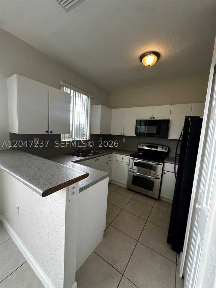 2812 Se 16th Ave #121 - Photo 4 of 35