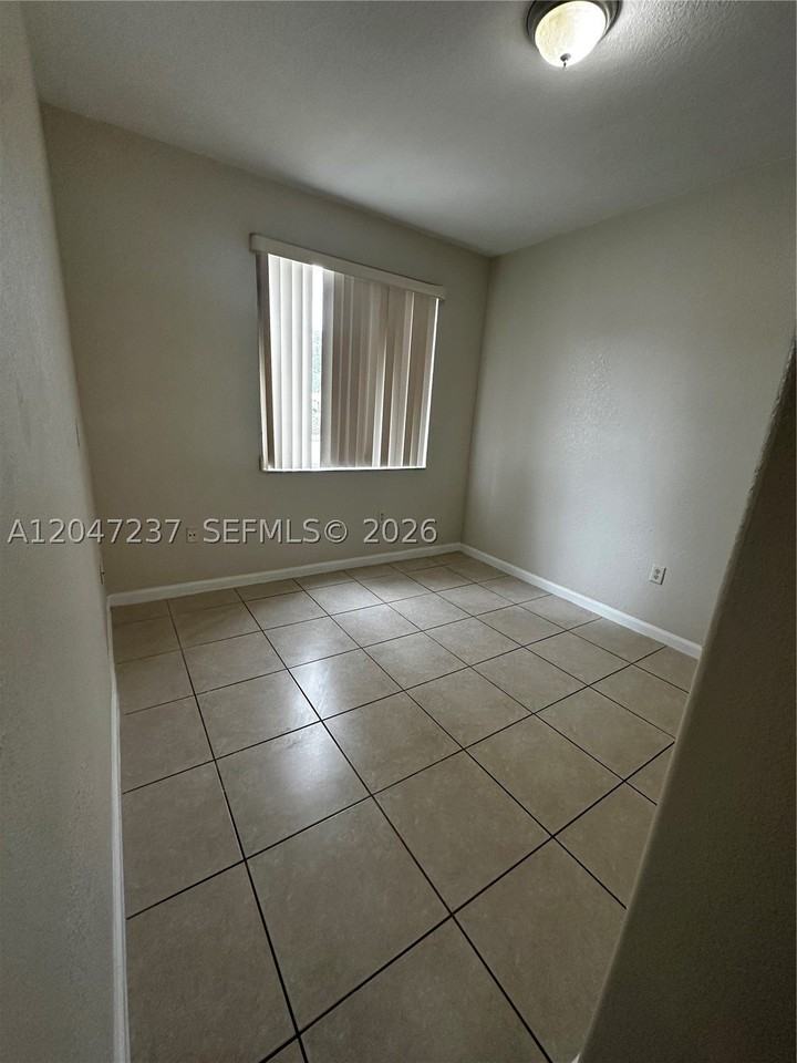 2812 Se 16th Ave #121 - Photo 6 of 35