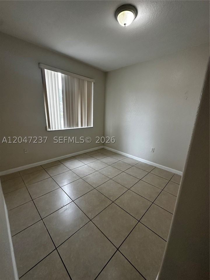 2812 Se 16th Ave #121 - Photo 7 of 35