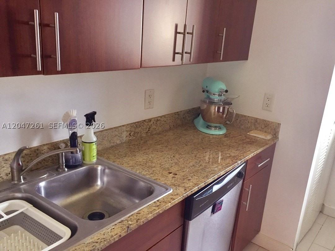 7422 Ne 6th Ct #7422 - Photo 3 of 18