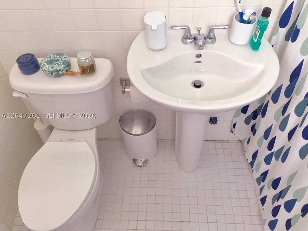 7422 Ne 6th Ct #7422 - Photo 6 of 18